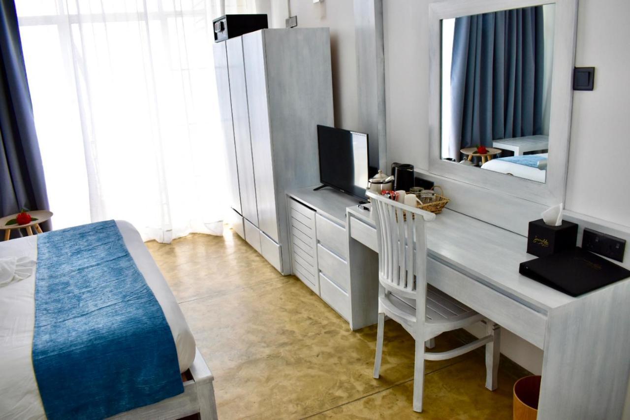Smeralda Beach Hotel Dikwella Bagian luar foto