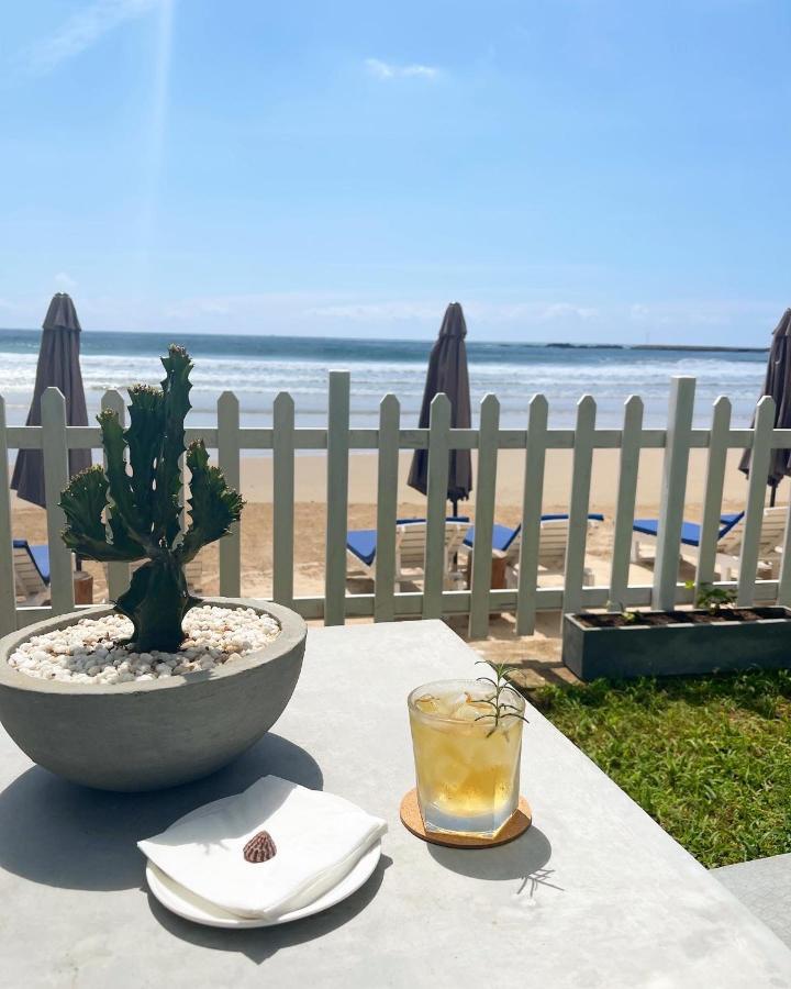 Smeralda Beach Hotel Dikwella Bagian luar foto
