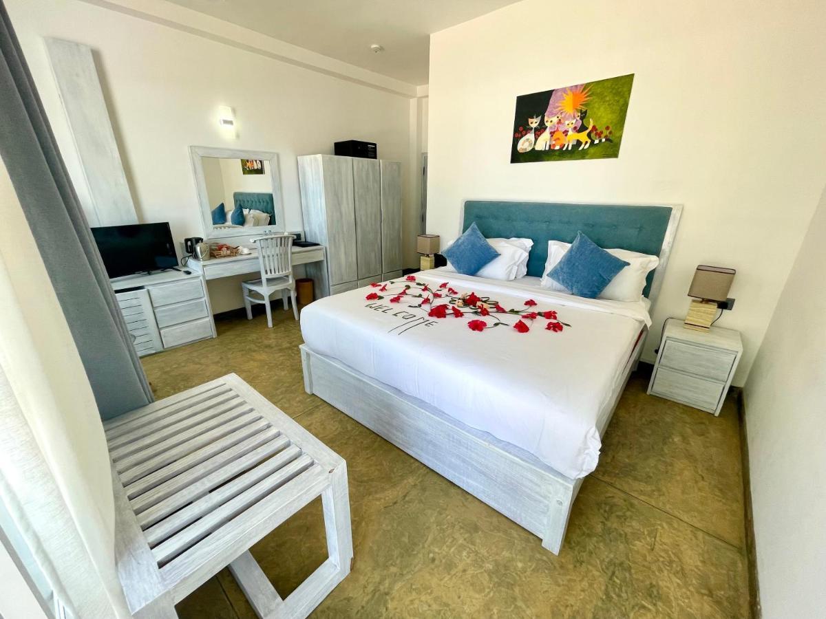 Smeralda Beach Hotel Dikwella Bagian luar foto